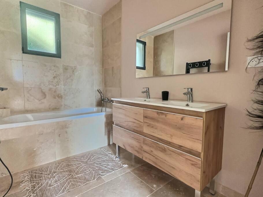 Sous Le « Figuier » Villa Cornillon-Confoux ภายนอก รูปภาพ
