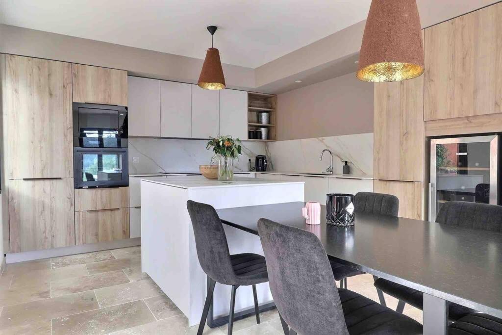 Sous Le « Figuier » Villa Cornillon-Confoux ภายนอก รูปภาพ