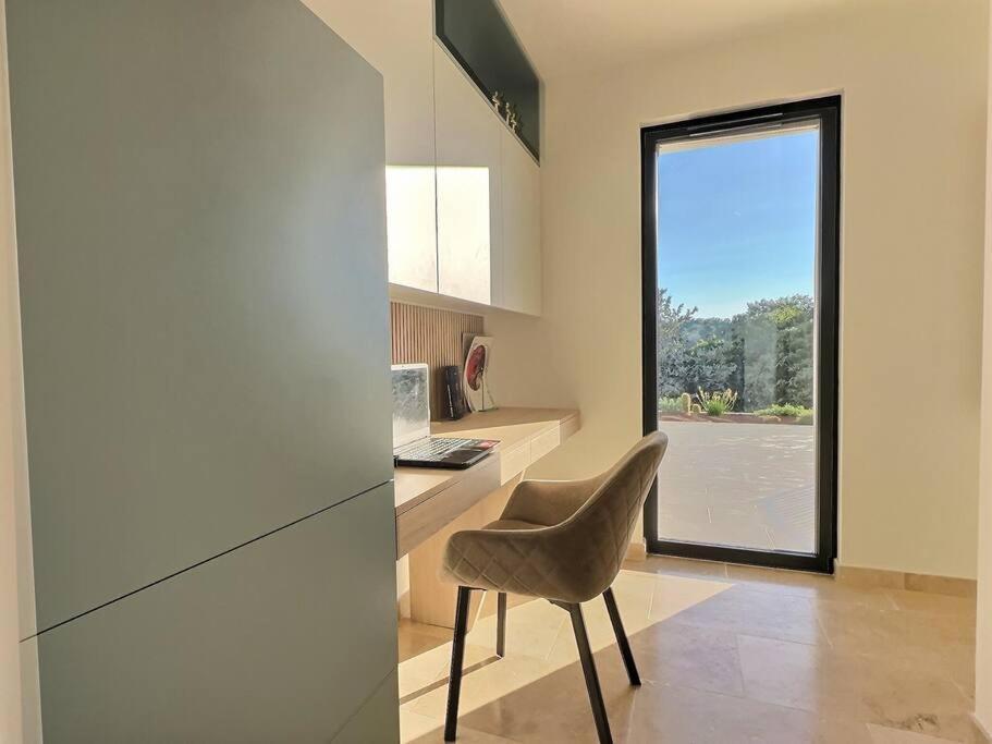 Sous Le « Figuier » Villa Cornillon-Confoux ภายนอก รูปภาพ